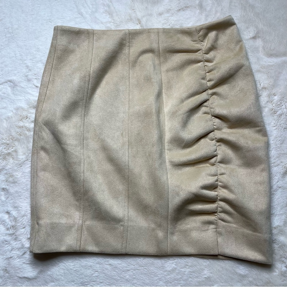 Free People Cream Faux Suede Ruched Mini Skirt Size 8 Bodycon Fall Date Night - Picture 2 of 5